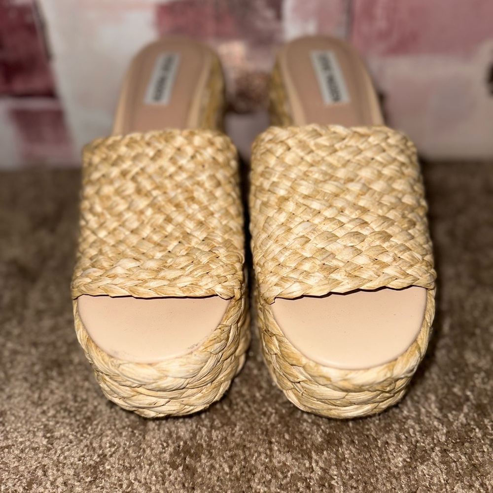 Steve Madden Bountiful Platform Sandal In Raffia - Picture 2 of 5